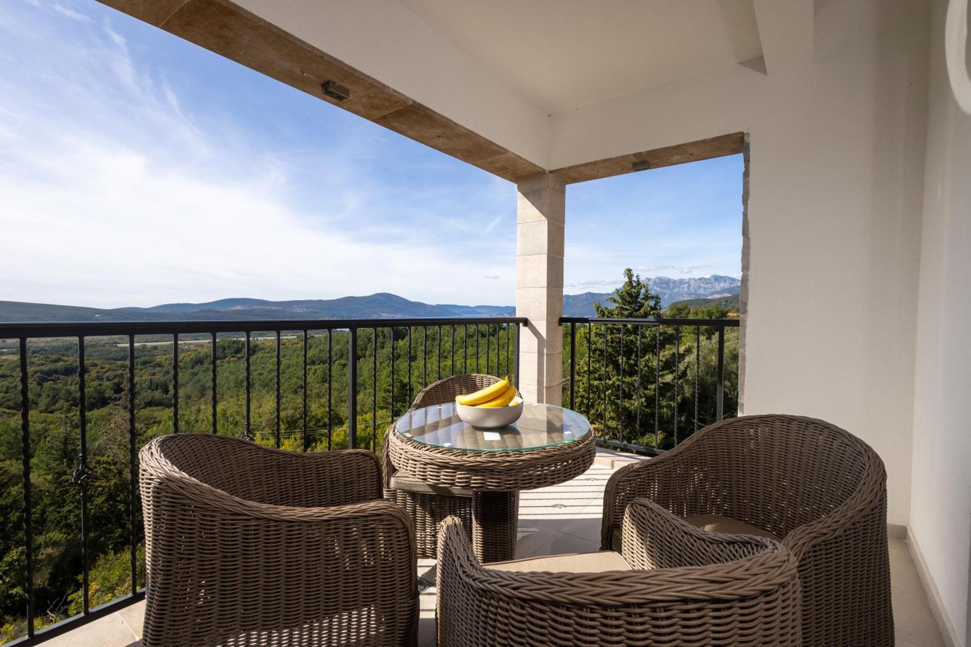Panorama Bay Luxury Apartments โกตอร์ ภายนอก รูปภาพ